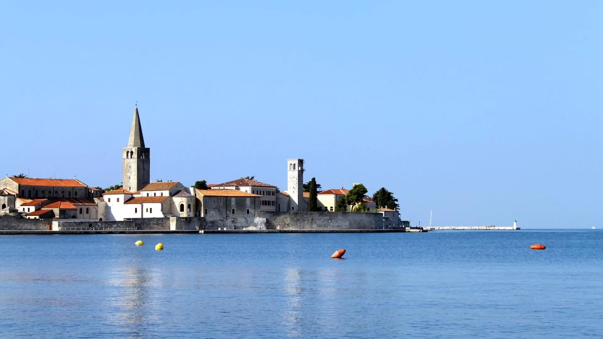 Apartments With A Parking Space Porec - 22715 Croatie